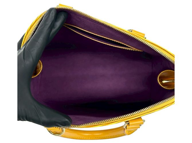 Borsa a mano rotonda con zip Alma in pelle Epi Louis Vuitton Giallo - vista 9