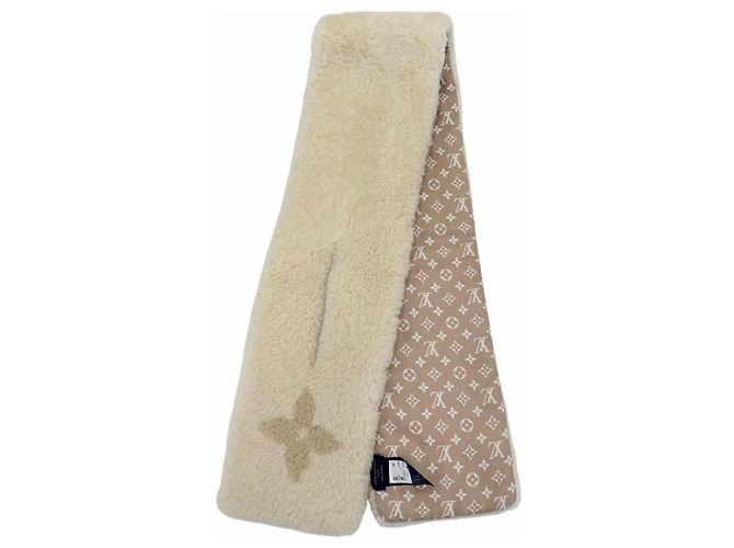 Stola in shearling monogram beige Louis Vuitton - vista 2