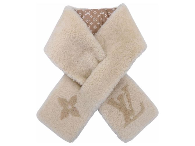 Stola in shearling monogram beige Louis Vuitton - vista 3