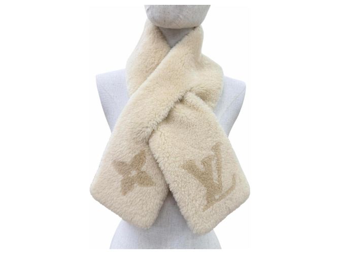 Stola in shearling monogram beige Louis Vuitton - vista 4