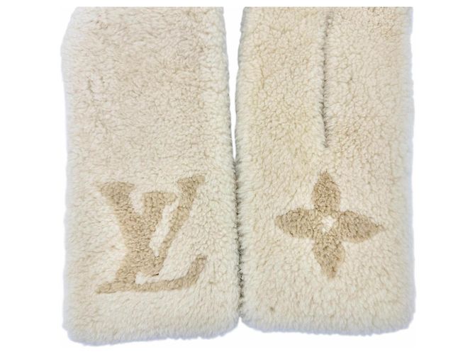 Stola in shearling monogram beige Louis Vuitton - vista 5