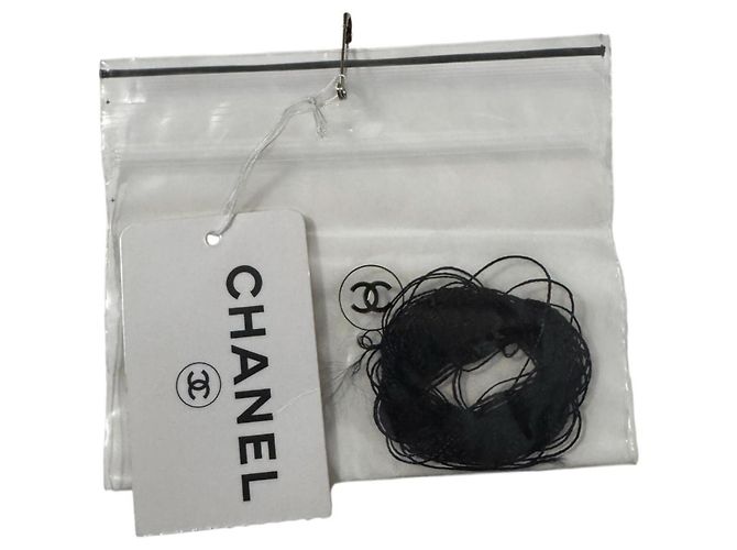 Étole Chanel en laine noire Coco Mark - vue 10