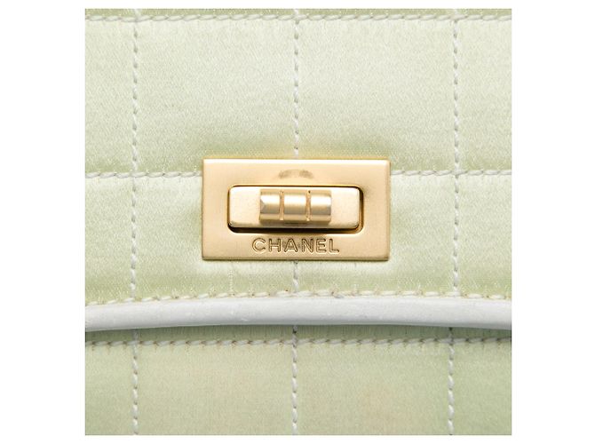 Chanel Green Chocolate Bar Satin Reissue 2.55 Single Flap Verde Verde chiaro - vista 5