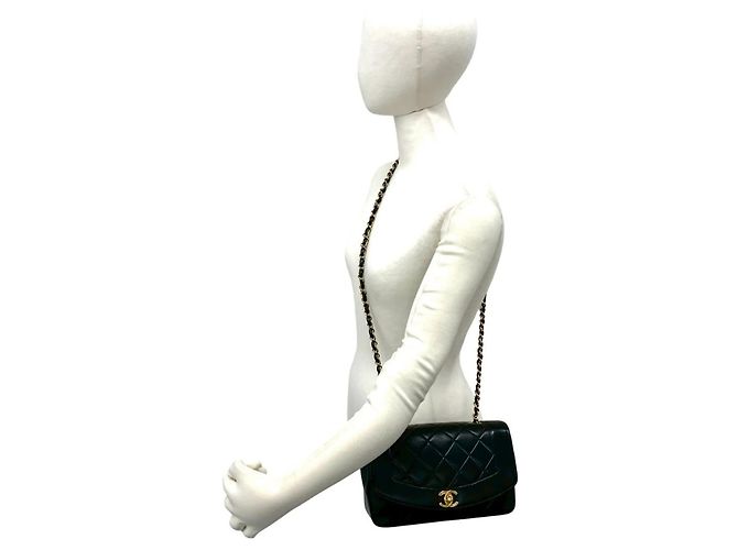 Borsa a tracolla Chanel Diana Matelassé Coco Mark in agnello Nero - vista 2