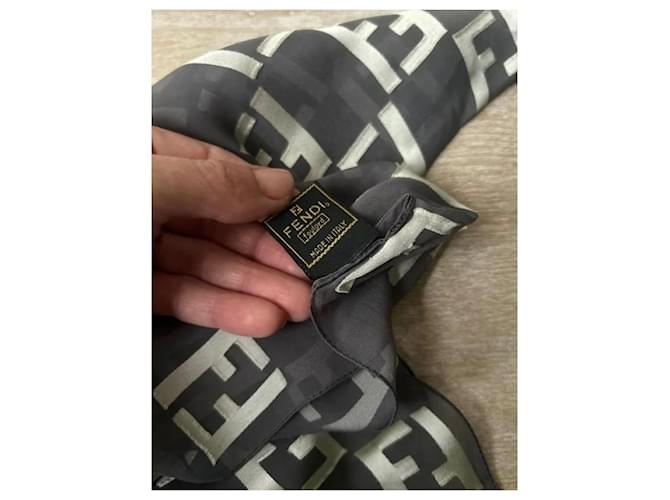 Sciarpa in seta Fendi FF Monogram Bianco - vista 5