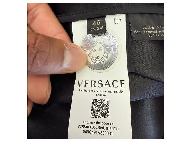 Versace Minirock mit geraffter Taille aus schwarzer Viskose - Ansicht 5
