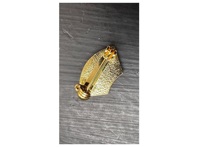 visvim Spilla Logo Broche in Ottone Nero Verde Arancione - vista 4