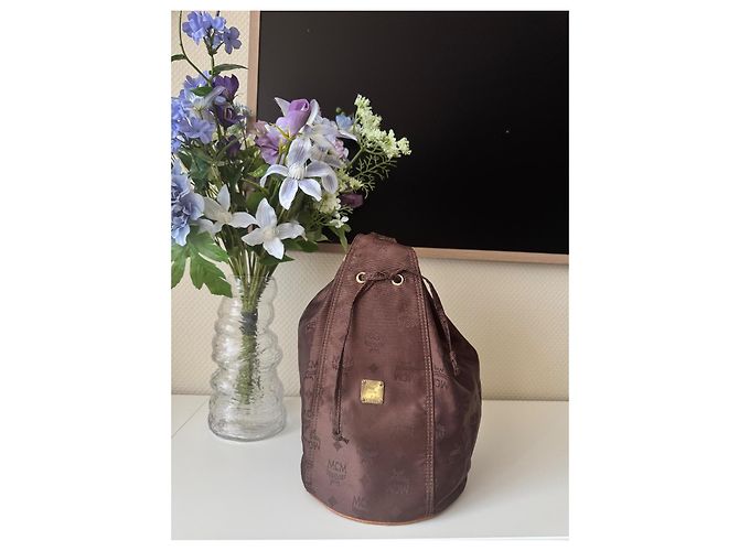 MCM Vintage Nylon Slingbag Rucksack in monogramma canvas marrone - vista 3
