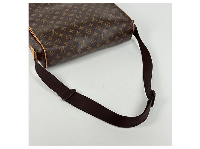 Bolso bandolera Abbesses Louis Vuitton Castaño - vista 6