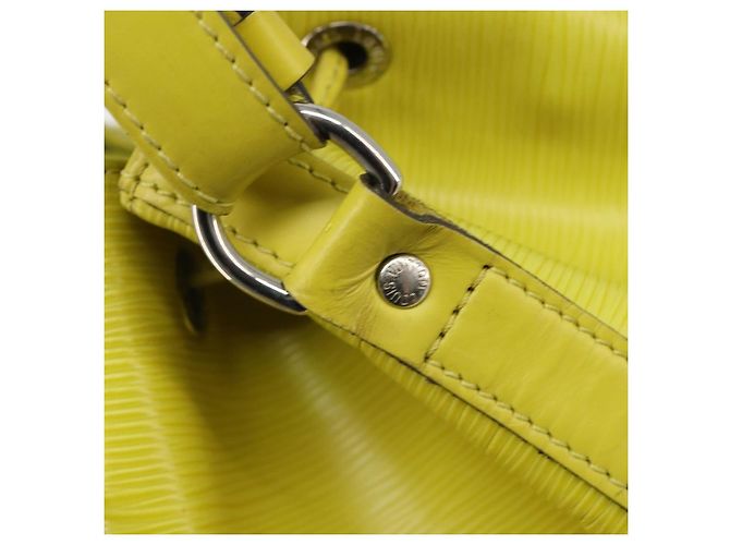 Borsa a tracolla LOUIS VUITTON Epi Petit Noe Pistachian M40969 LV Auth 187291A - vista 10