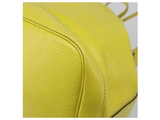 Borsa a tracolla LOUIS VUITTON Epi Petit Noe Pistachian M40969 LV Auth 187291A - vista 14