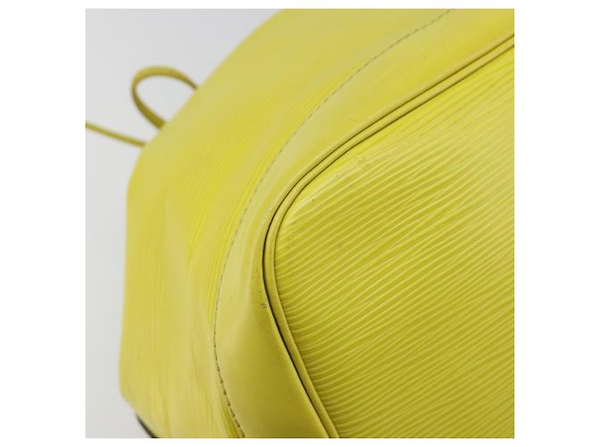 Borsa a tracolla LOUIS VUITTON Epi Petit Noe Pistachian M40969 LV Auth 187291A - vista 15