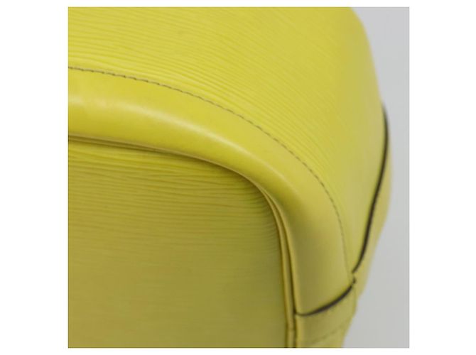 Borsa a tracolla LOUIS VUITTON Epi Petit Noe Pistachian M40969 LV Auth 187291A - vista 16