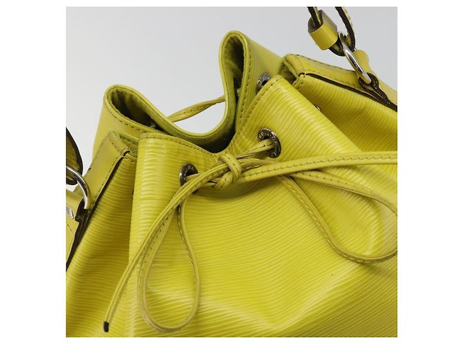 Borsa a tracolla LOUIS VUITTON Epi Petit Noe Pistachian M40969 LV Auth 187291A - vista 17