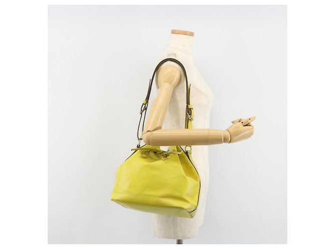 Borsa a tracolla LOUIS VUITTON Epi Petit Noe Pistachian M40969 LV Auth 187291A - vista 22