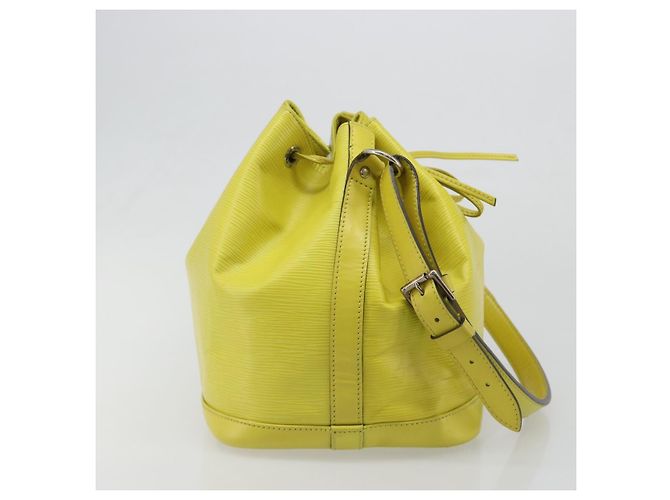 Borsa a tracolla LOUIS VUITTON Epi Petit Noe Pistachian M40969 LV Auth 187291A - vista 4