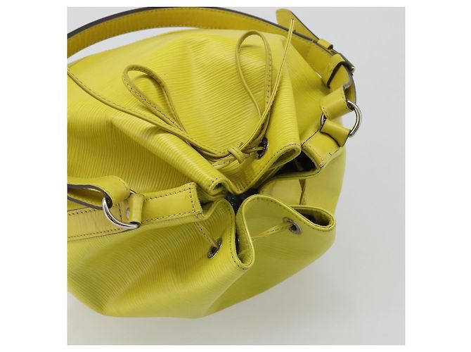 Borsa a tracolla LOUIS VUITTON Epi Petit Noe Pistachian M40969 LV Auth 187291A - vista 6