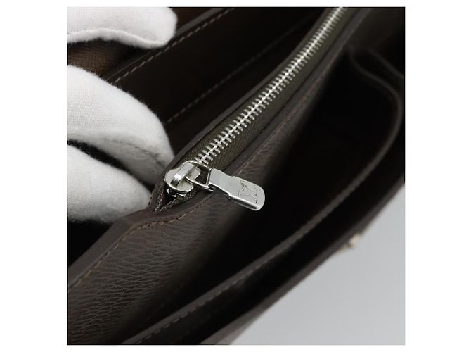 LOUIS VUITTON Taiga Robusto 1 Business Bag Grizzly M31058 LV Auth ka4954 - vista 24