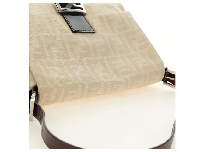 FENDI Zucca Canvas Mamma Baguette Bolso de Hombro Beige Plata Auth mr2561M - vista 6