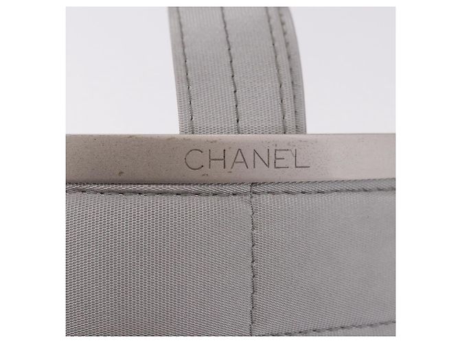 Pochette CHANEL in nylon argento con CC Auth bs35644A - vista 17