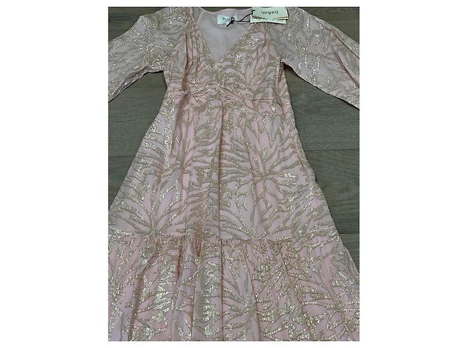Vestido largo Ba&sh rosa con estampado botánico dorado - vista 8
