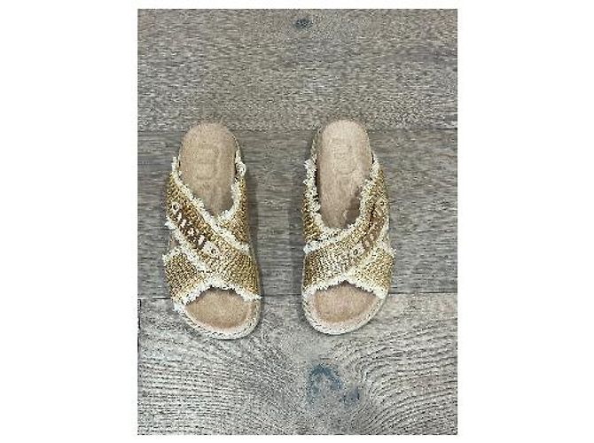 Miu Miu Mou Sandali piatti in paglia intrecciata e pelle Beige D'oro - vista 3