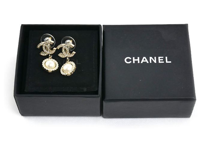 Orecchini Chanel Metal Coco Mark Rhinestone Faux Pearl - vista 6
