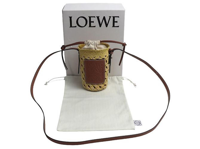 Borsa a tracolla Loewe Anagram Cylinder Pocket Giallo - vista 8