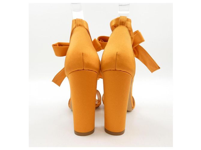 Décolleté Manolo Blahnik Arancione - vista 5