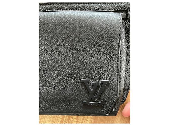 Louis Vuitton Marsupio in Pelle Nero - vista 2