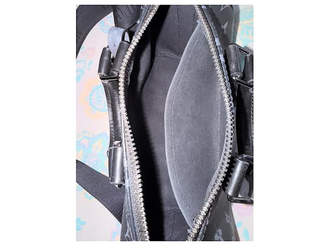 Louis Vuitton Borsa Keepall XS Monogram Eclipse Nero - vista 9