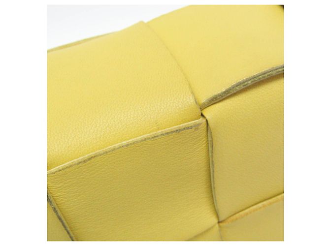 Borsa a tracolla Bottega Veneta Intrecciato Cassette in giallo - vista 10