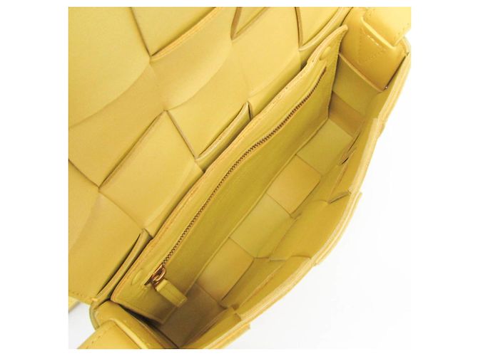 Borsa a tracolla Bottega Veneta Intrecciato Cassette in giallo - vista 3
