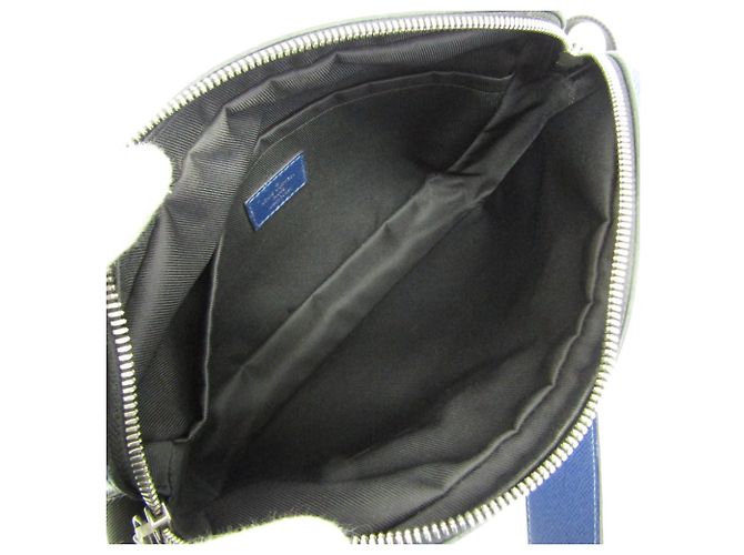Louis Vuitton Taigarama Outdoor Messenger PM M33437 Blu - vista 3