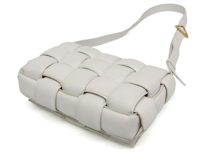 Borsa a tracolla da donna Bottega Veneta Intrecciato Padded Cassette Bianco sporco - vista 2