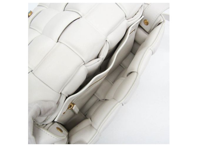 Borsa a tracolla da donna Bottega Veneta Intrecciato Padded Cassette Bianco sporco - vista 3