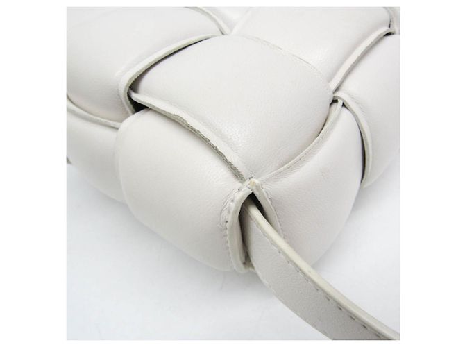 Borsa a tracolla da donna Bottega Veneta Intrecciato Padded Cassette Bianco sporco - vista 7