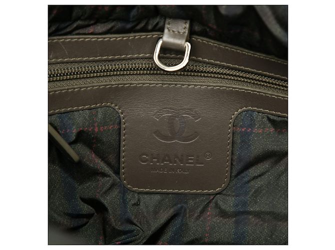Tote Coco Cocoon em nylon acolchoado Chanel marrom Small Caqui - vista 5