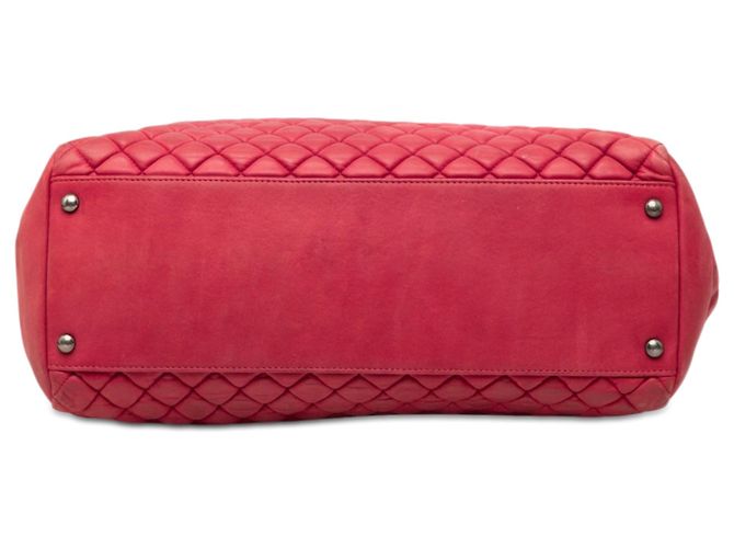 Neue Chanel Bubble Tote aus gestepptem irisierendem rotem Kalbsleder, Größe Large - Ansicht 3