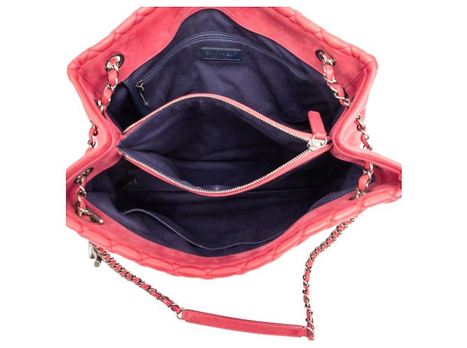 Neue Chanel Bubble Tote aus gestepptem irisierendem rotem Kalbsleder, Größe Large - Ansicht 4