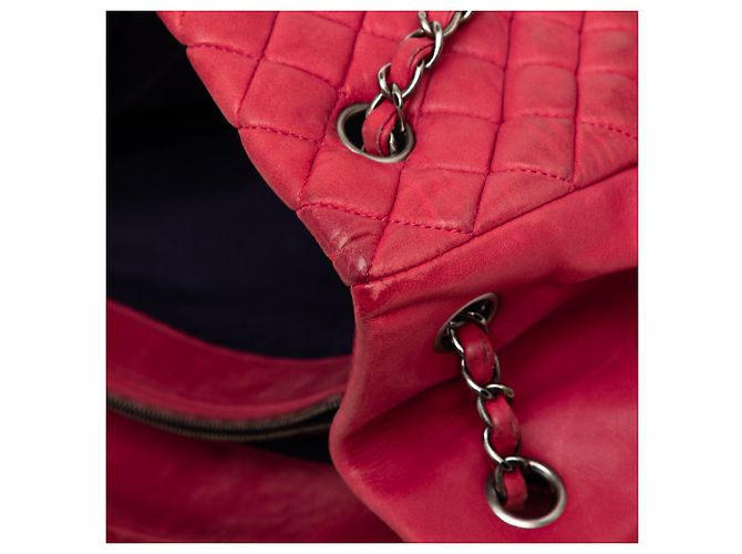Neue Chanel Bubble Tote aus gestepptem irisierendem rotem Kalbsleder, Größe Large - Ansicht 6