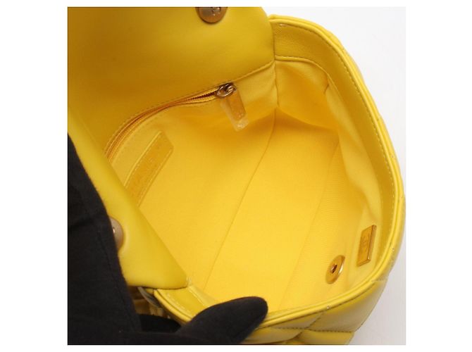 Borsa a Spalla Chanel Mini Matelassé Giallo - vista 3