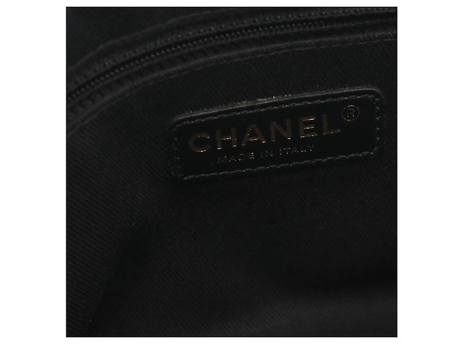 Borsa a tracolla Chanel Matelassé in vernice nera Nero - vista 4
