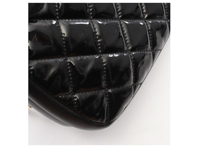 Borsa a tracolla Chanel Matelassé in vernice nera Nero - vista 6