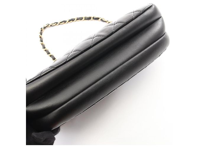 Borsa a tracolla Chanel Matelassé in vernice nera Nero - vista 8