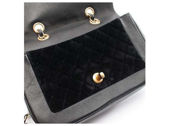 Borsa a tracolla Chanel Matelassé nera Nero - vista 12