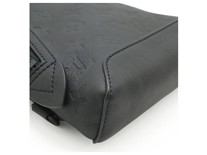 Borsa a tracolla Louis Vuitton Monogram Shadow Nero - vista 3
