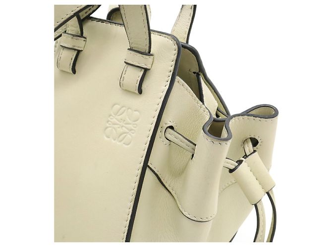 Loewe Hammock Mini-Beuteltasche aus Leder Ivory Weiß - Ansicht 6