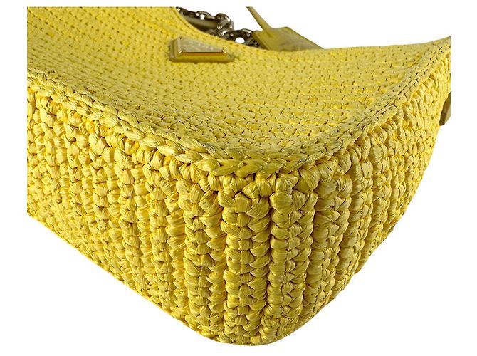Borsa a tracolla in rafia gialla Prada Giallo - vista 9