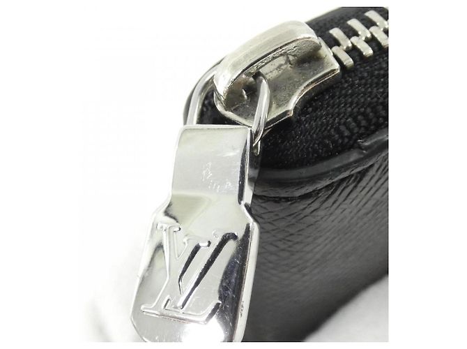 Louis Vuitton Taiga Zippy Wallet Black - view 6